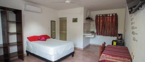 標準客房, 1 張標準雙人床, 雪櫃 | 獨特裝修、手提電腦工作空間、遮光窗簾/窗簾、熨斗/熨衫板