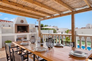 Outdoor dining - Wonderful villa in a place with total tranquility very close to the beach  (Cala en porter)