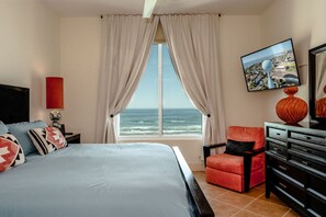 3 bedrooms, desk, iron/ironing board, travel crib