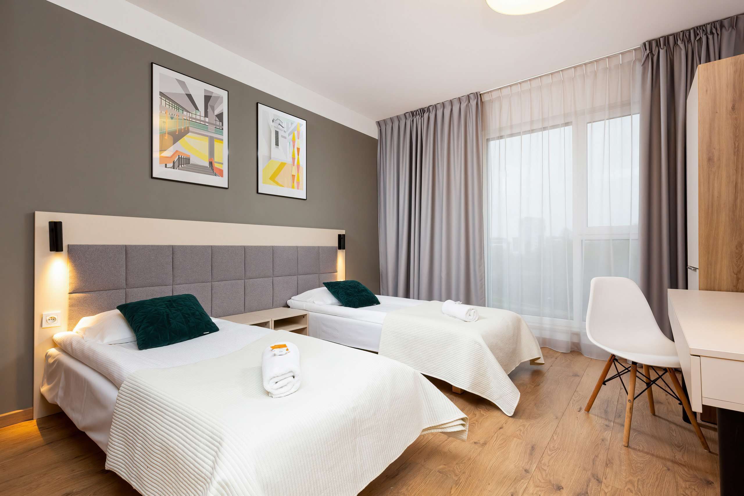 書桌、熨斗/熨衫板、Wi-Fi、床單