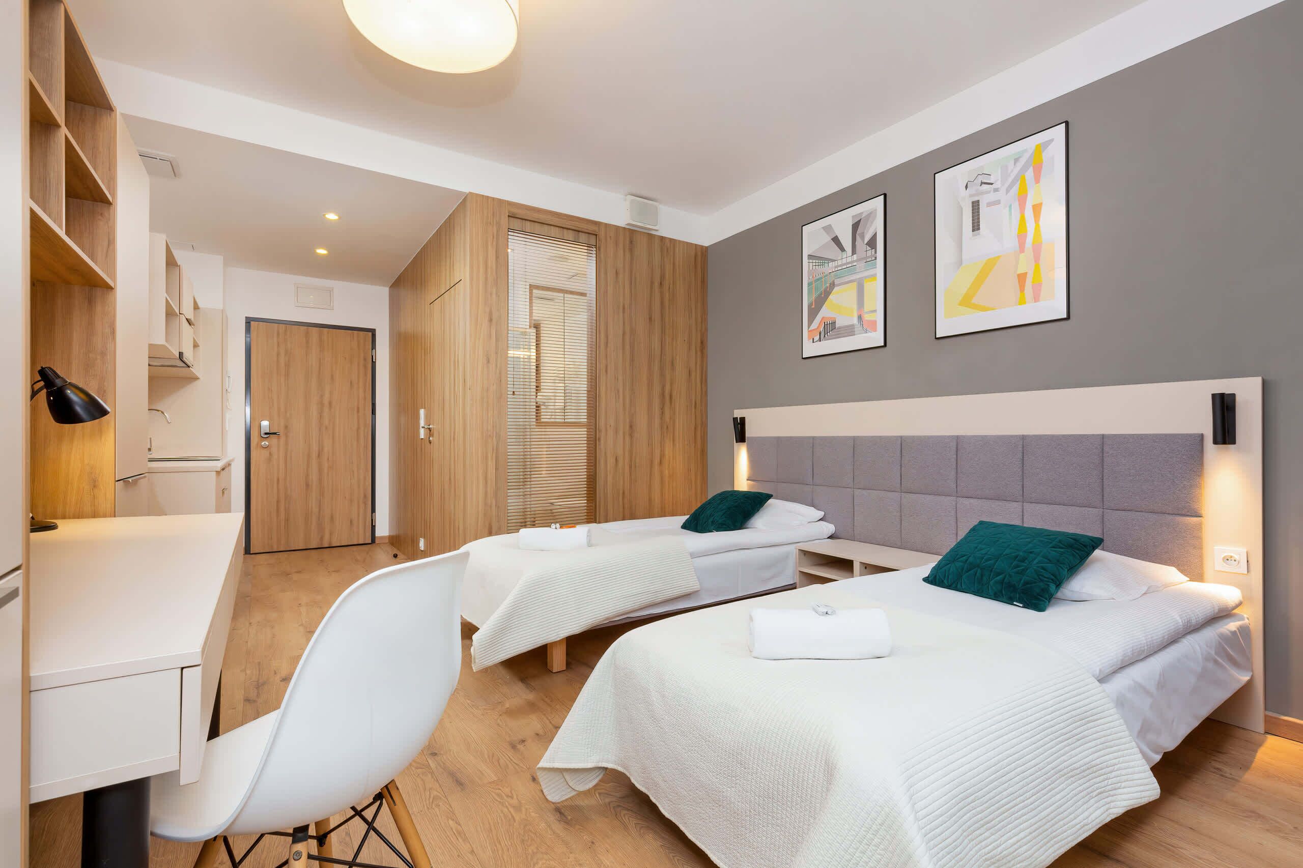 办公桌、熨斗/熨衣板、WiFi、床单