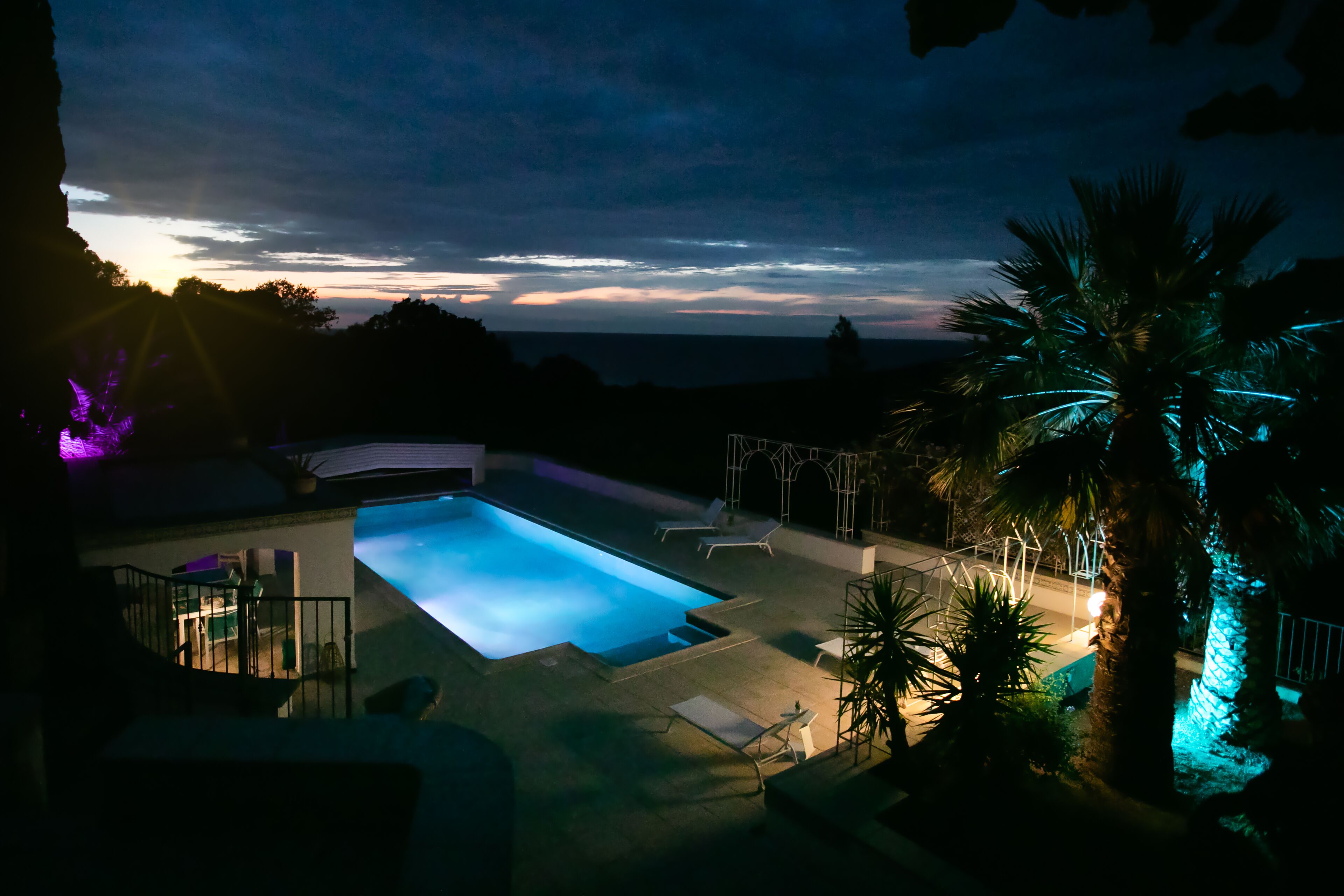 Innendørsbasseng og utendørsbasseng