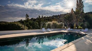 Piscine couverte, piscine extérieure