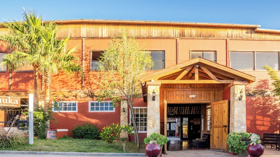 Capital O Hotel Villa Azura