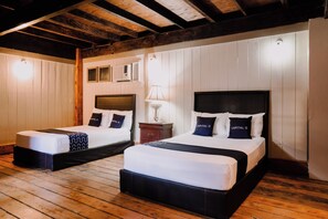 Standard Quadruple Room, 2 Double Beds | Free cribs/infant beds, free rollaway beds, free WiFi, bed sheets - Capital O Hotel Villa Azura (Tecate)