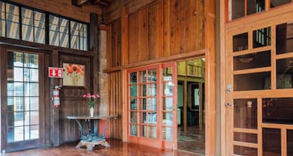 Capital O Hotel Villa Azura