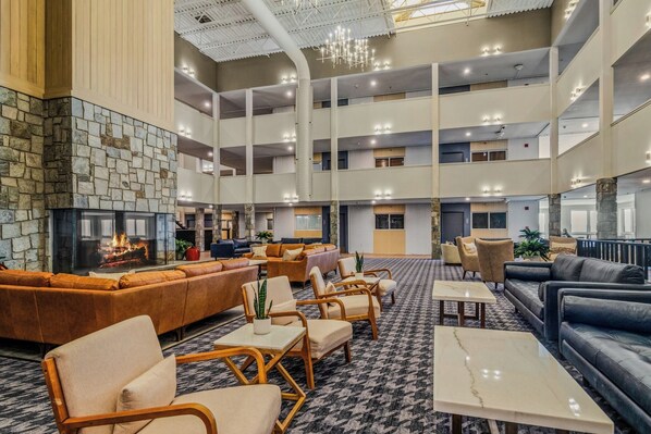 Interior - Snowshoe Ski-In/Ski-Out Steps to Ballhooter Lift Mountain Lodge Condo (Snowshoe)