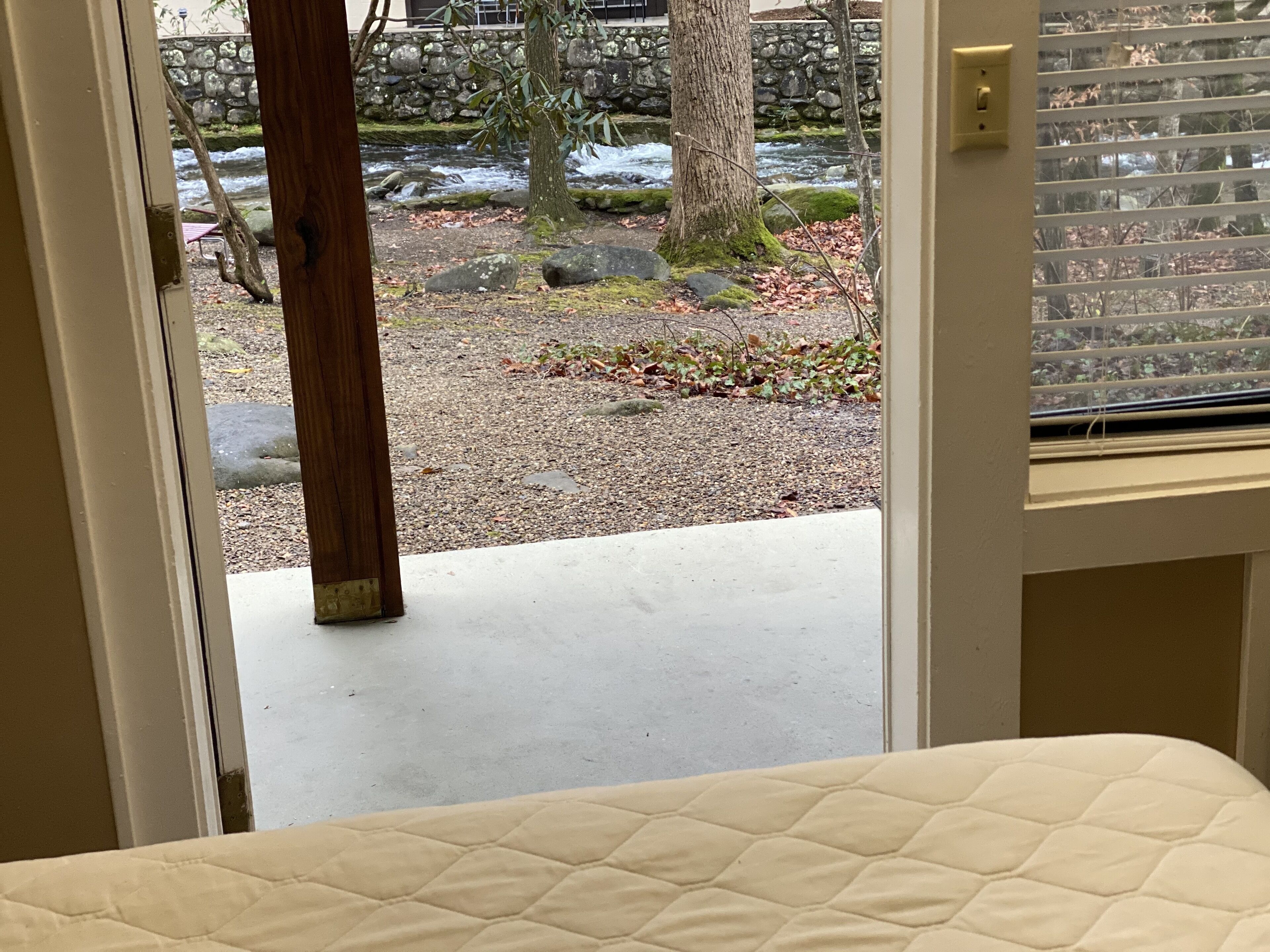 standard room, non smoking, river view | 1 bedroom, individually decorated, individually furnished, desk