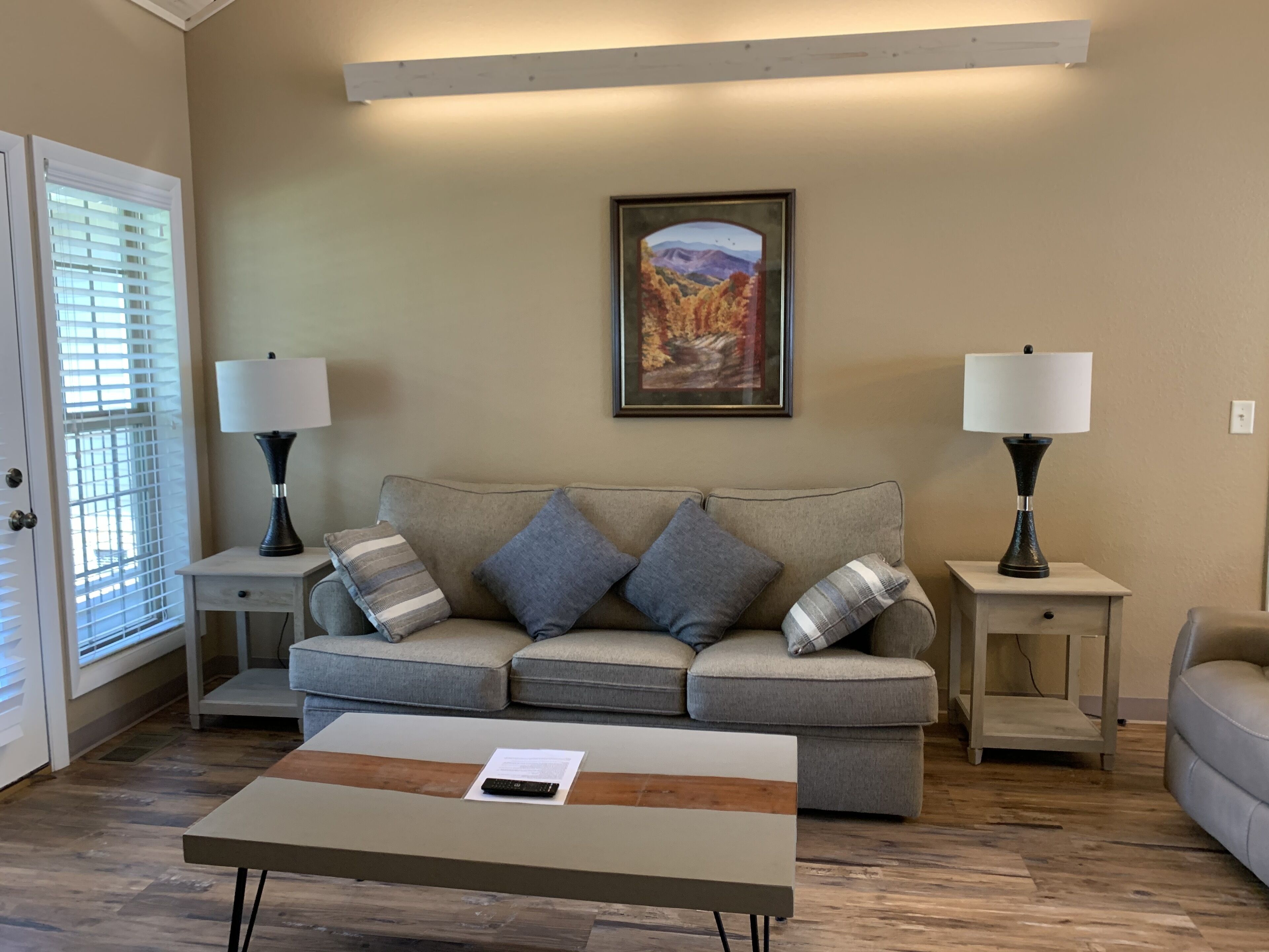 cottage | living area | 42-inch smart tv with cable channels, tv