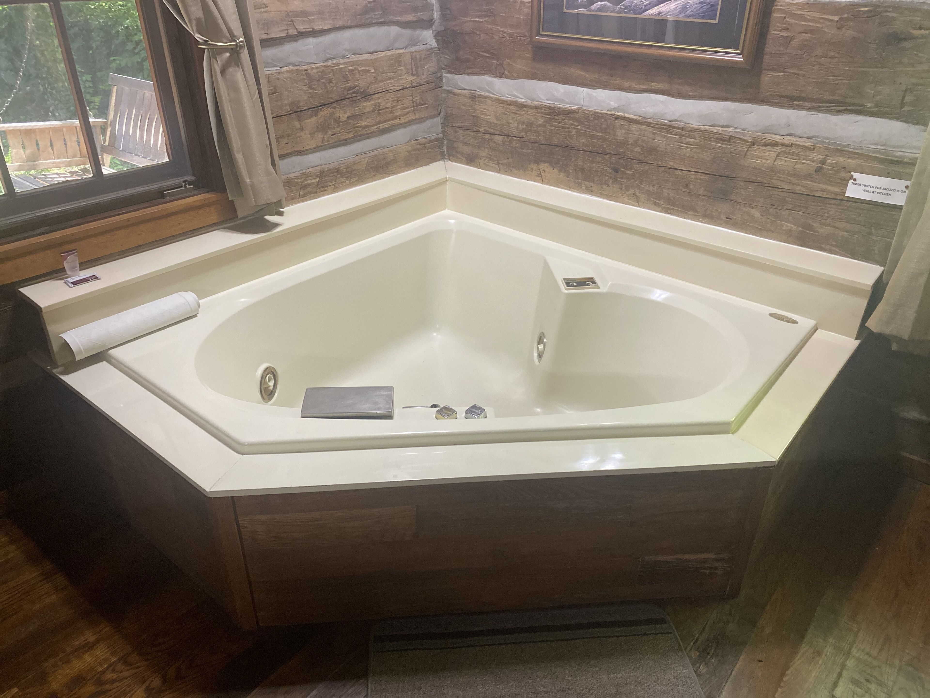 cabin | 1 bedroom, individually decorated, individually furnished, desk