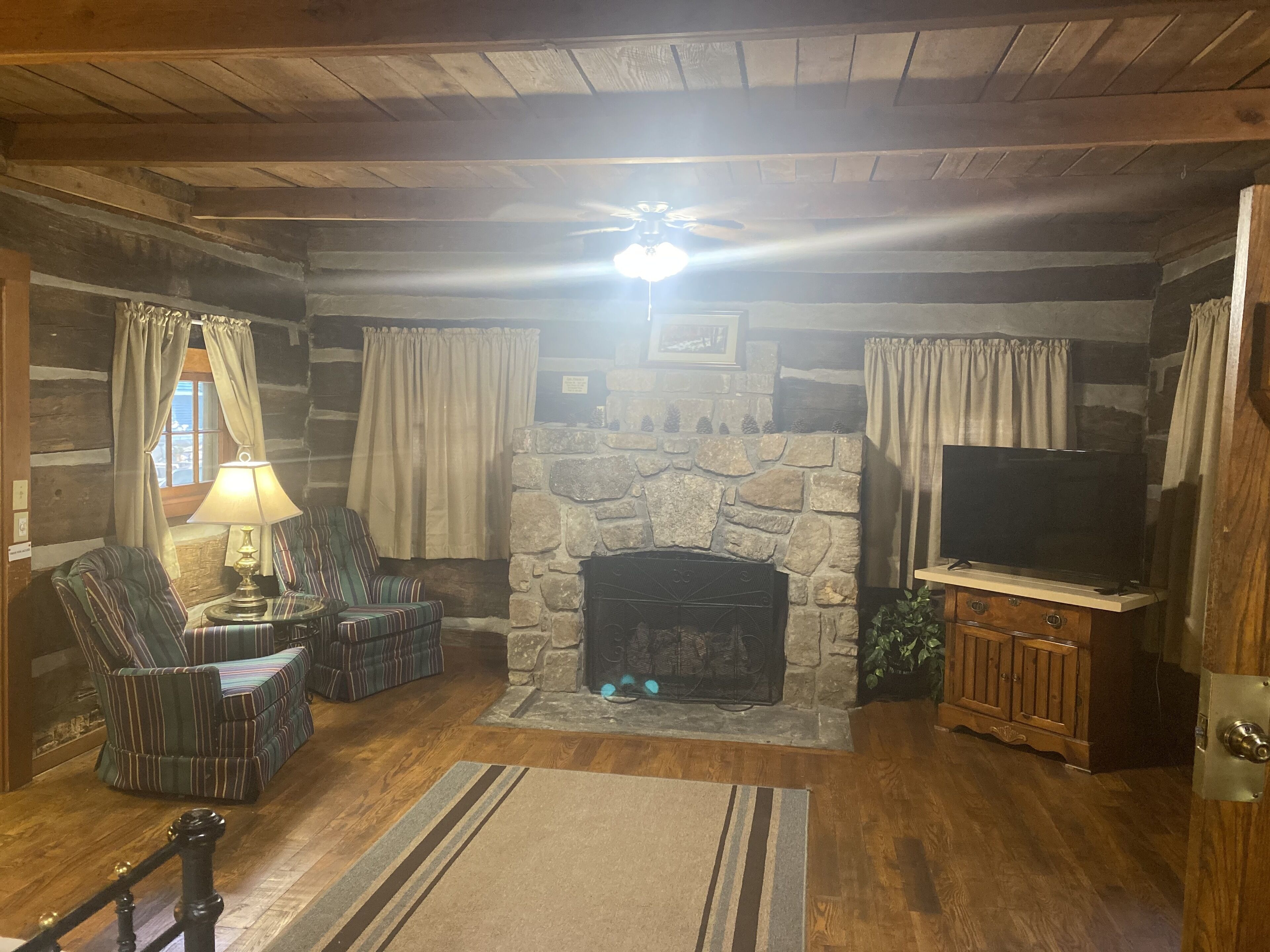 cabin | living area | 42-inch smart tv with cable channels, tv
