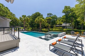 Pool - LUXURY POOL HOME WITH SPA & NATURE VIEWS NEAR HARBOUR TOWN HILTON HEAD (Hilton Head Island)