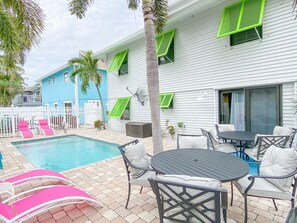 Een verwarmd zwembad