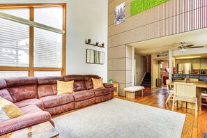 TV, fireplace, Netflix, DVD player - Expansive Canyons Ski Retreat w/ Community Pool! (Park City)