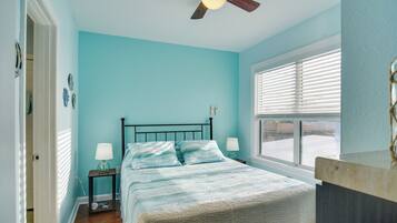 1 bedroom, desk, internet, bed sheets