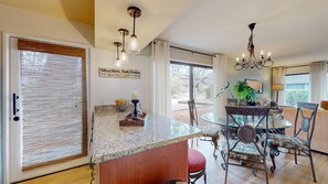 Dining - Lovely Three Bedroom Villa close to everything! (Hilton Head)