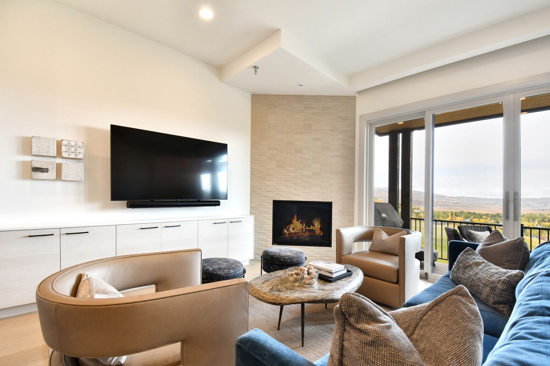 Smart TV, fireplace, stereo