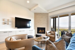 Smart-TV, Kamin, Stereoanlage