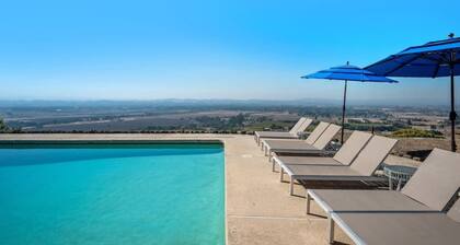 Sky View: Heated Pool & Hot Tub, 5 Acres