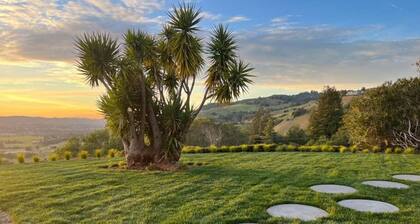 Sky View: Heated Pool & Hot Tub, 5 Acres