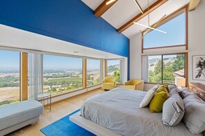 4 bedrooms, desk, iron/ironing board, travel crib