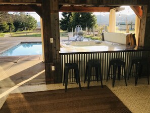 حمّام سباحة خارجي