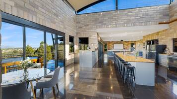 Tyalla Lodge | Living area