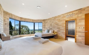 Tyalla Lodge | 6 bedrooms, premium bedding, iron/ironing board, free WiFi