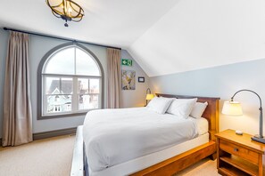 4 quartos, ferros/tábuas de passar roupa, acesso à internet