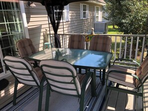 Outdoor dining - My Happy Place :  Space for EVERYONE plus a PRIVATE POOL too! (Chincoteague)