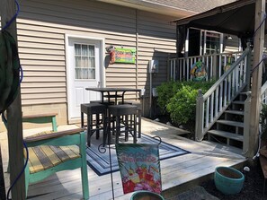 Outdoor dining - My Happy Place :  Space for EVERYONE plus a PRIVATE POOL too! (Chincoteague)