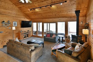 Smart TV, chimenea, videojuegos y reproductor de DVD 