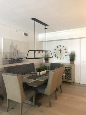 Dining - Resort living (Lantana)