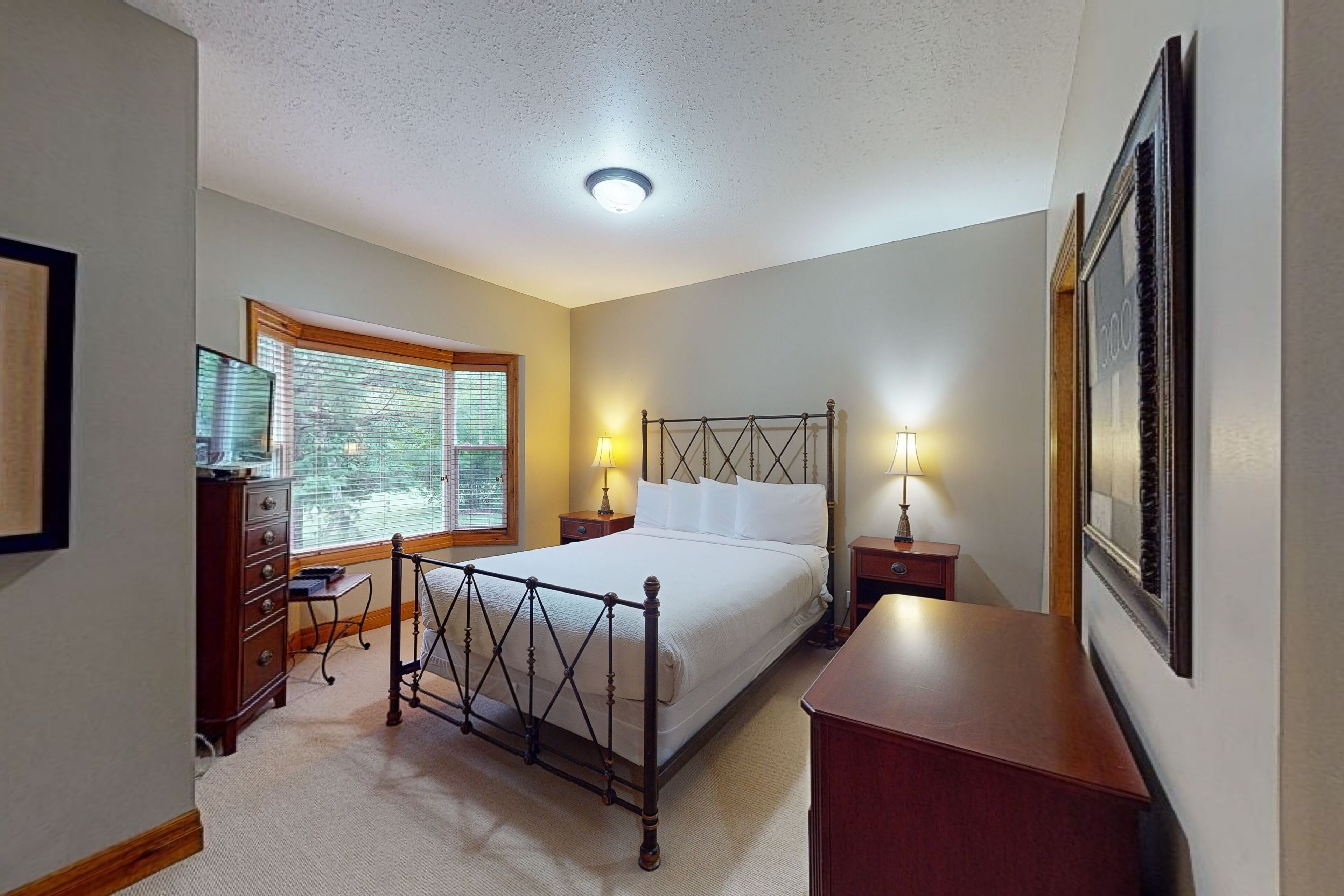 2 slaapkamers, een strijkplank/strijkijzer, wifi, beddengoed