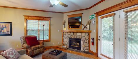 TV, fireplace, stereo