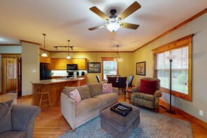 Fernseher, Kamin, Stereoanlage