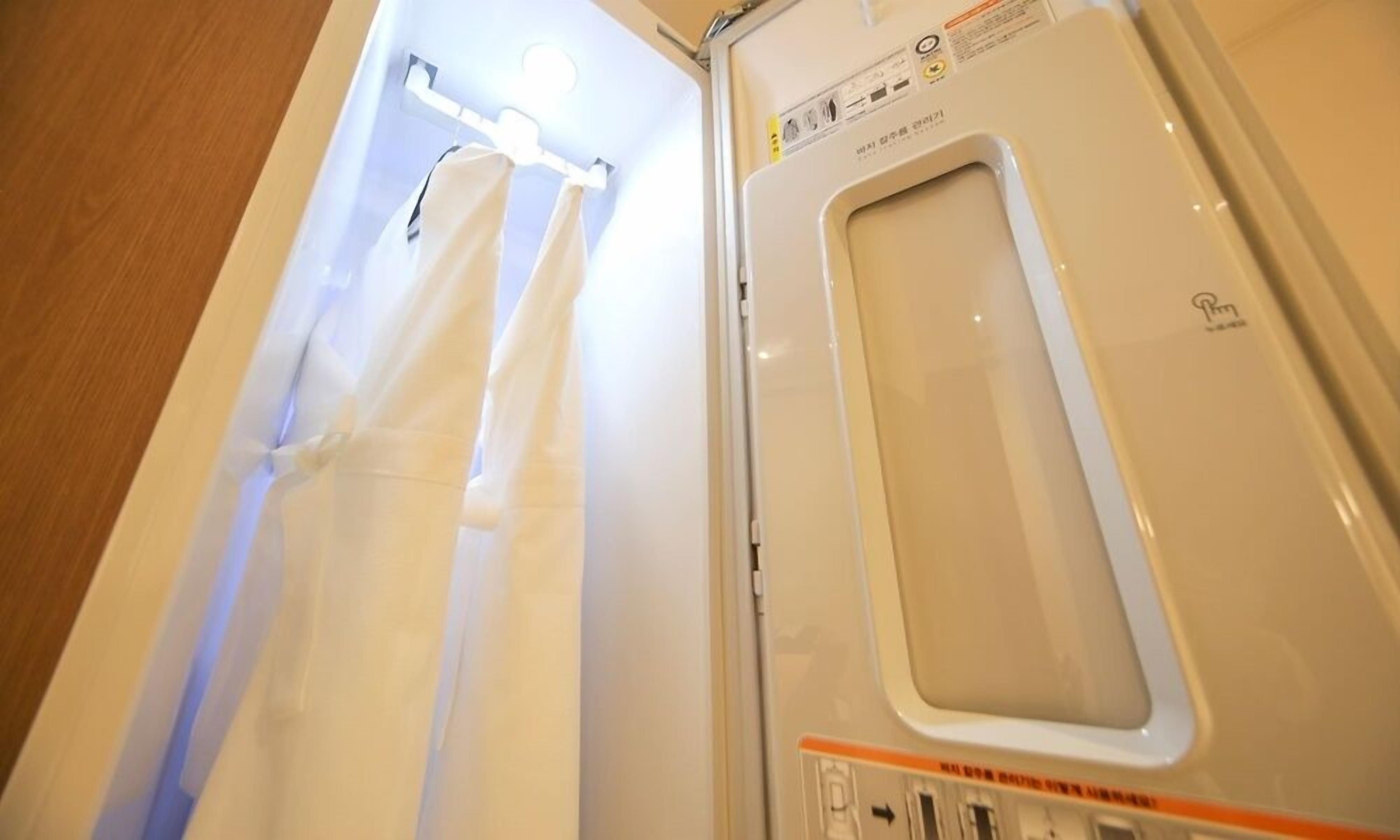 deluxe half ocean | desk, laptop workspace, blackout curtains, soundproofing