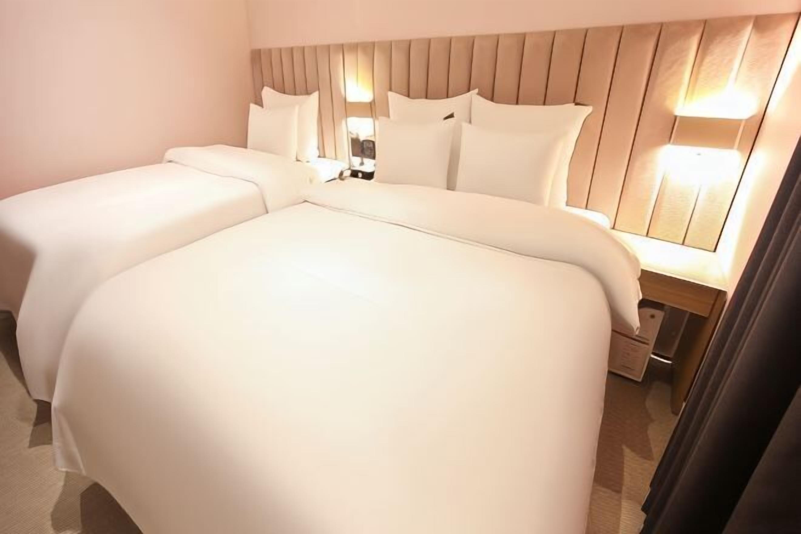 1 phòng ngủ, bàn, khu vực làm việc phù hợp cho laptop, màn/rèm cản sáng 