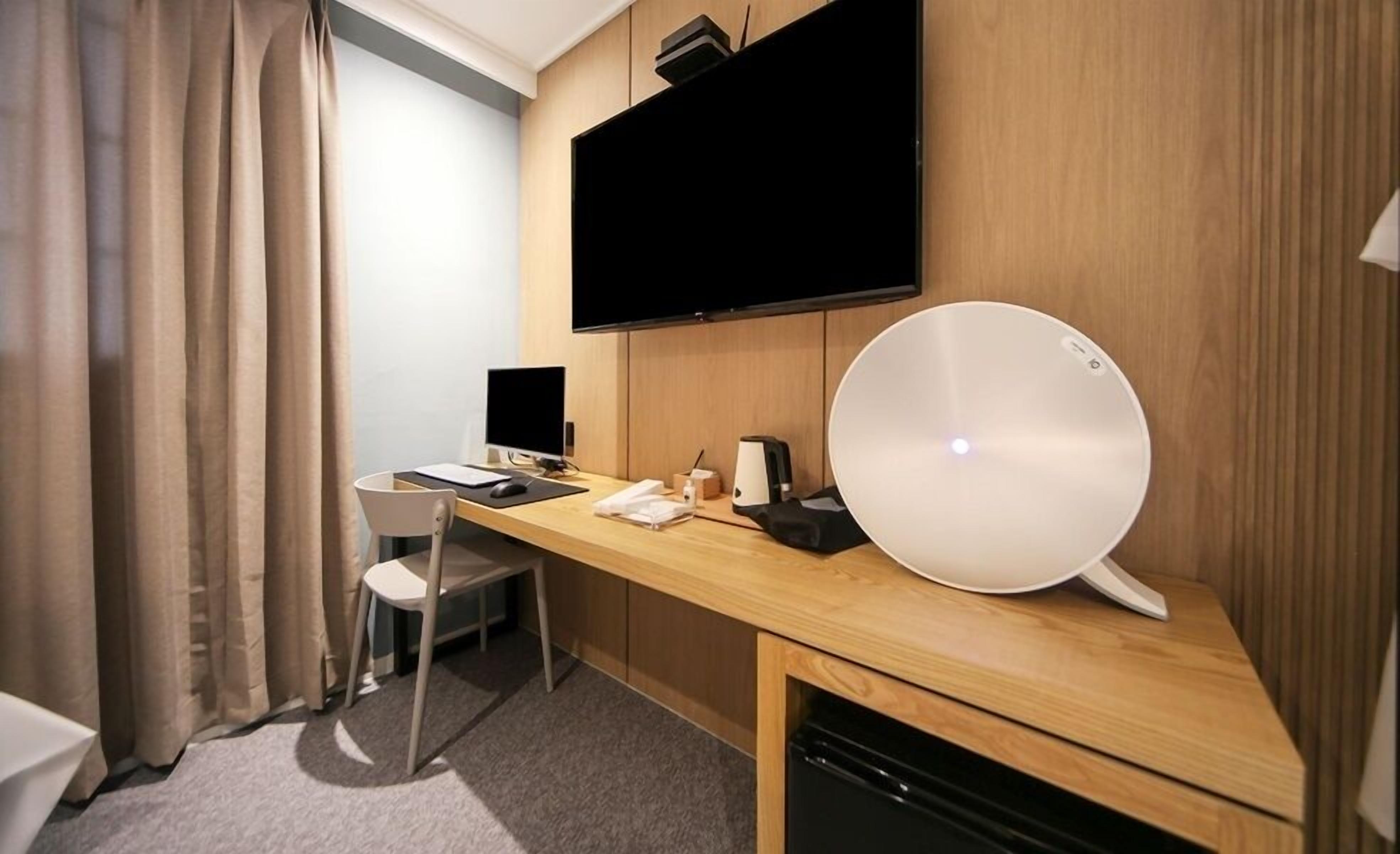 deluxe twin b | desk, laptop workspace, blackout curtains, soundproofing