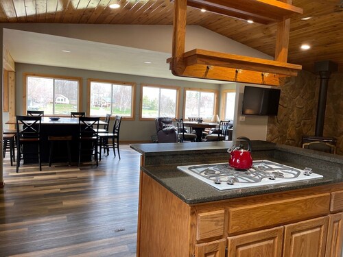 5 Stars! Updated/Private/Clean/Spacious Cabin On Lake Mille Lacs-4 bedroom
