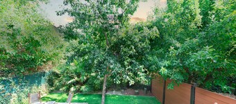 Spacious Seattle Duplex Home for Families and Pets!