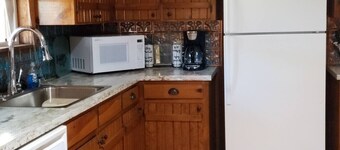 Cozy Lakefront Getaway at Lake Palestine