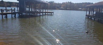 Cozy Lakefront Getaway at Lake Palestine