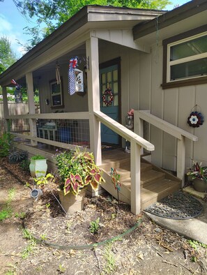 Exterior detail - Cozy Lakefront Getaway at Lake Palestine (Bullard)