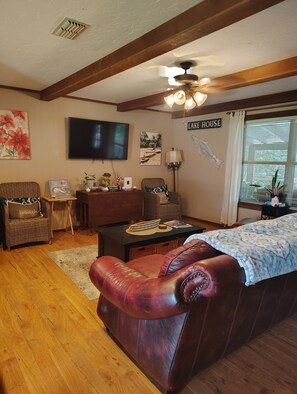 Interior - Cozy Lakefront Getaway at Lake Palestine (Bullard)
