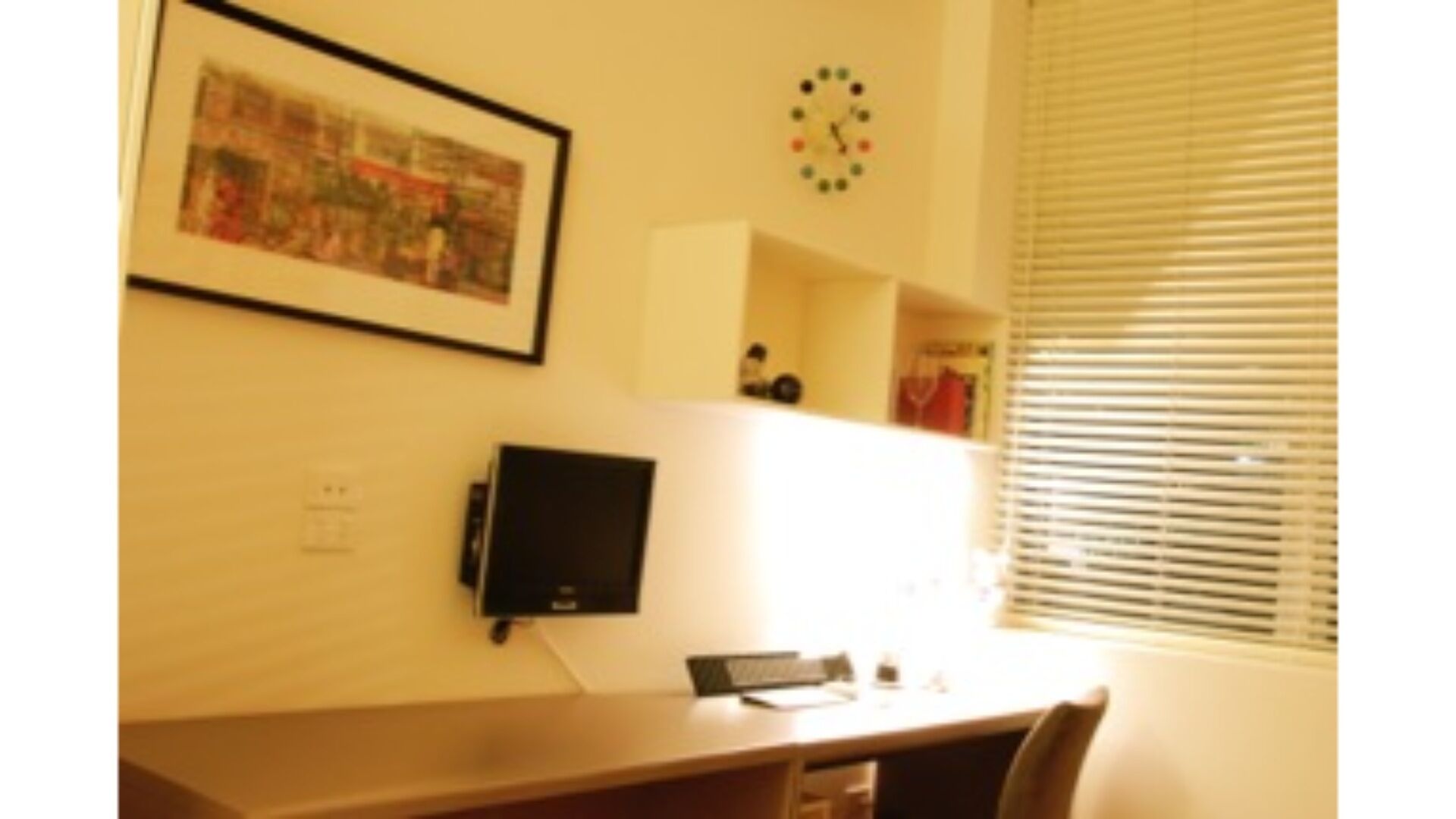 Central location, restaurants, shopping, tram train closeby, near universities