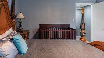 5 bedrooms, iron/ironing board, travel crib, WiFi (free)