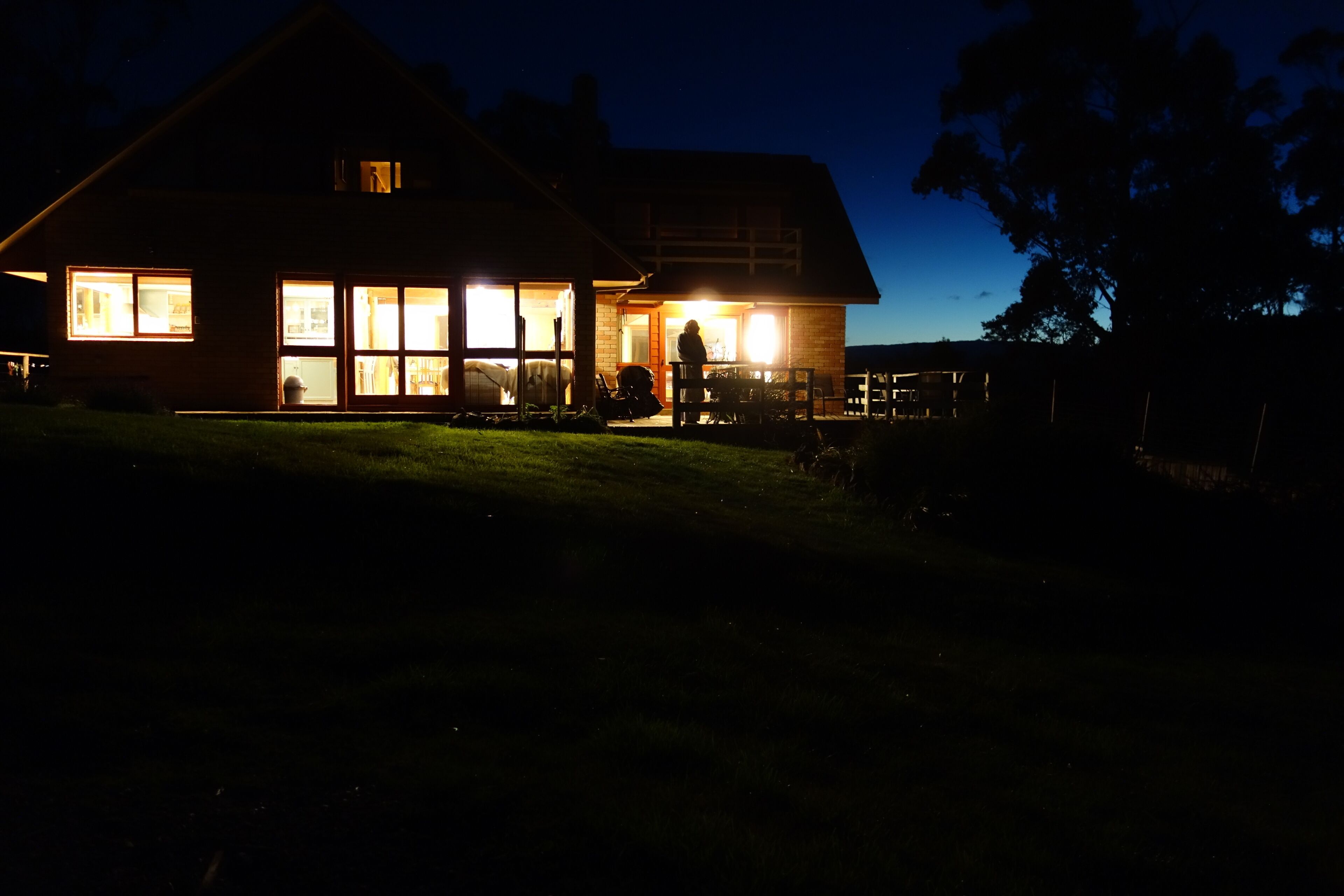 Black Bluff View Retreat - a large comfortable 5 bedroom house on 40 hectares. — image 22