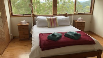 5 bedrooms, desk, iron/ironing board, travel cot