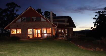 Black Bluff View Retreat - a large comfortable 5 bedroom house on 40 hectares.